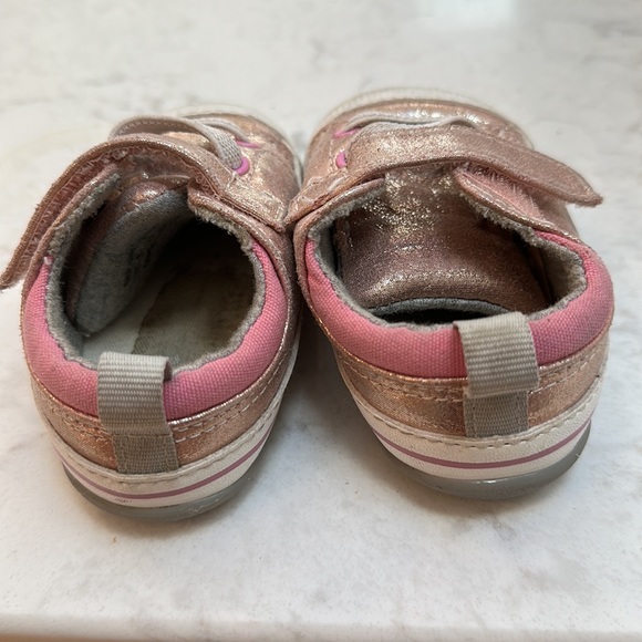See Kai Run pink metallic wide baby sneakers size 4 - Picture 3 of 4